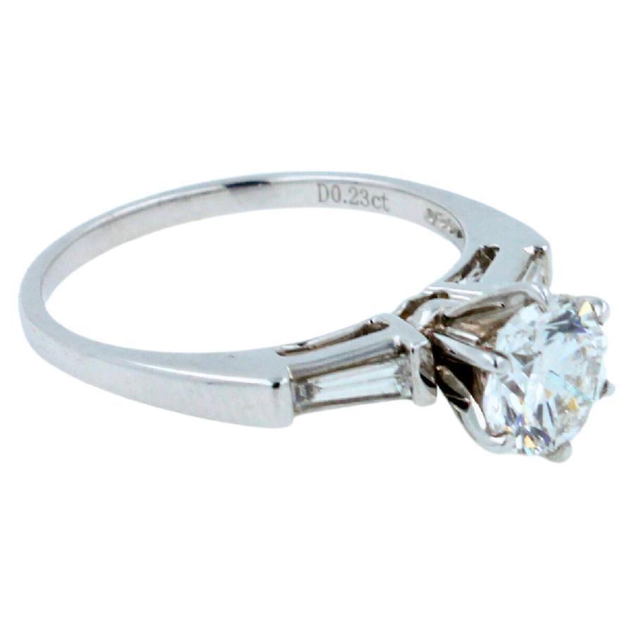 1.00 Carat Round Shape Brilliant Cut Diamond 18k White Gold Baguette Sides Ring