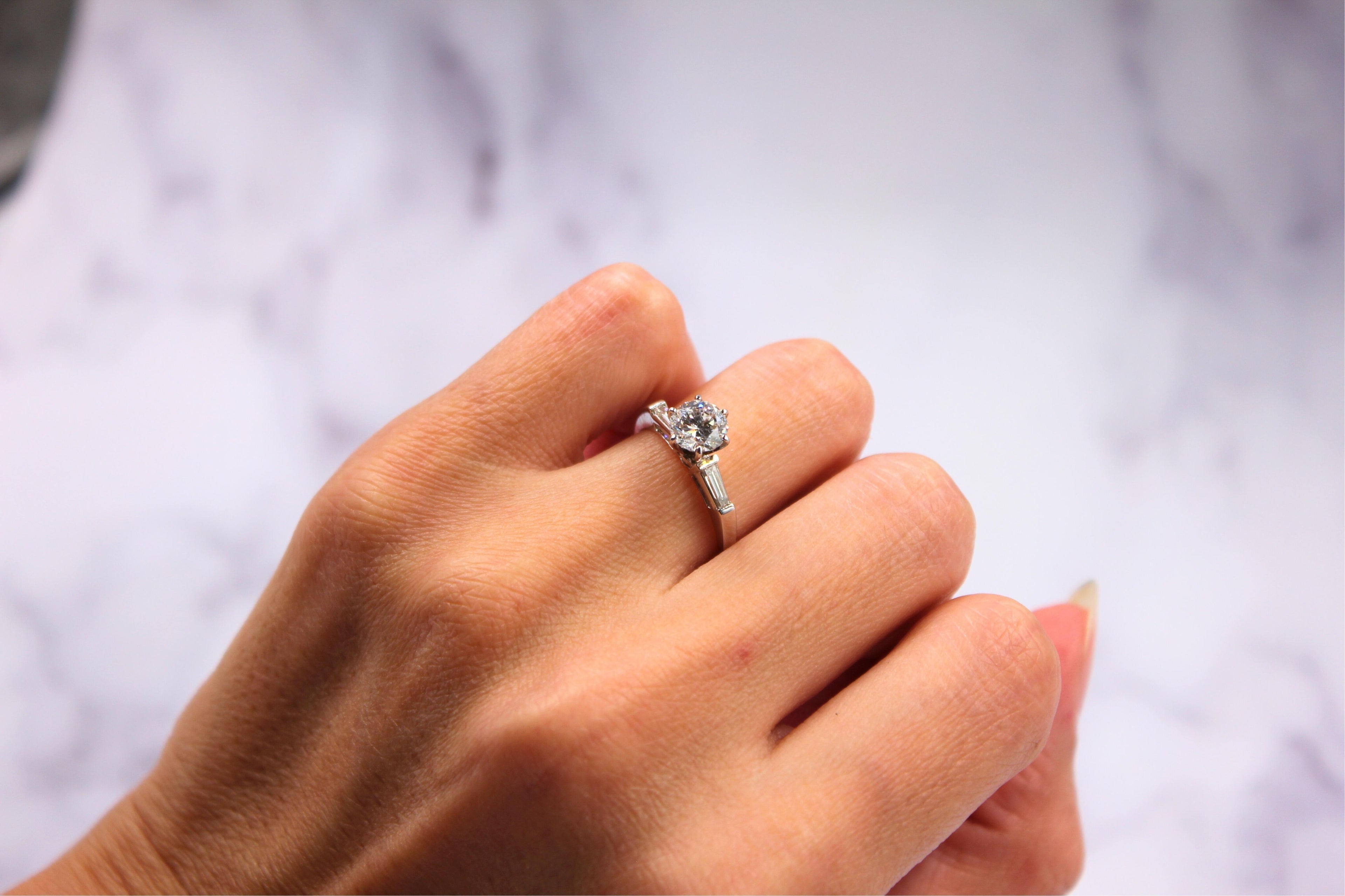 1.00 Carat Round Shape Brilliant Cut Diamond 18k White Gold Baguette Sides Ring