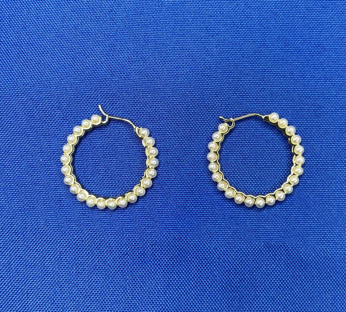 14 Karat Yellow Gold White Silvery Baby Akoya Pearl Line Unique Statement Medium