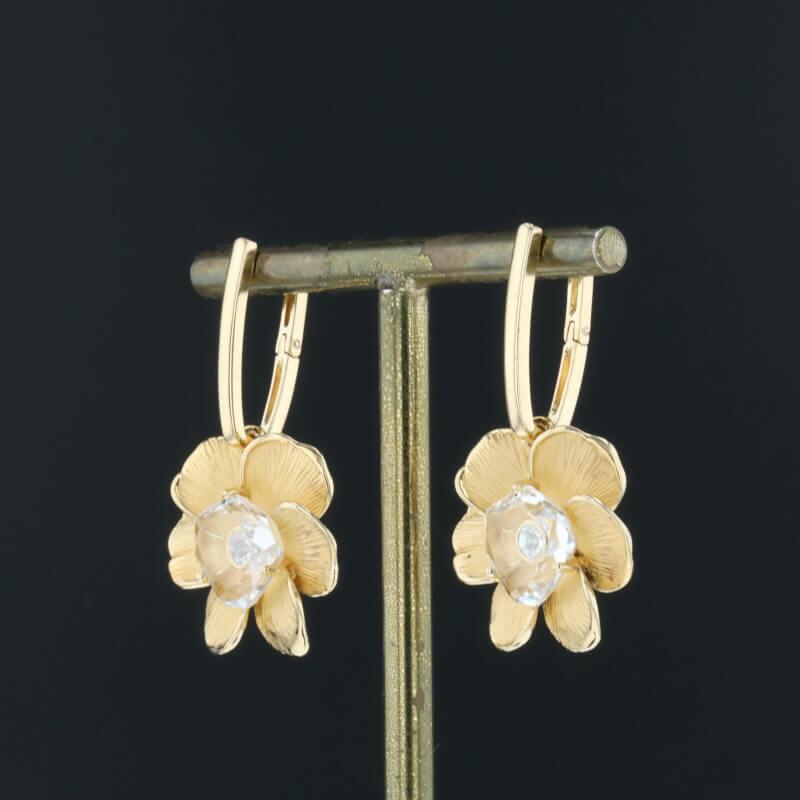 Carrera y Carrera Gardenia gold & rock crystals & diamonds 18K Gold earrings