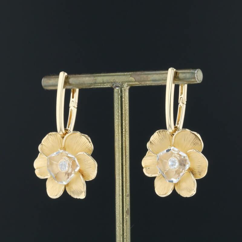 Carrera y Carrera Gardenia gold & rock crystals & diamonds 18K Gold earrings
