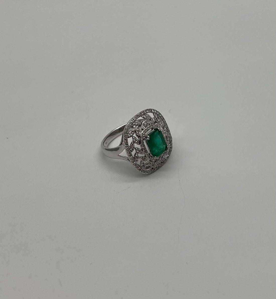 Green Emerald Diamonds Halo Lattice Scroll 14K White Gold Statement Classic Ring