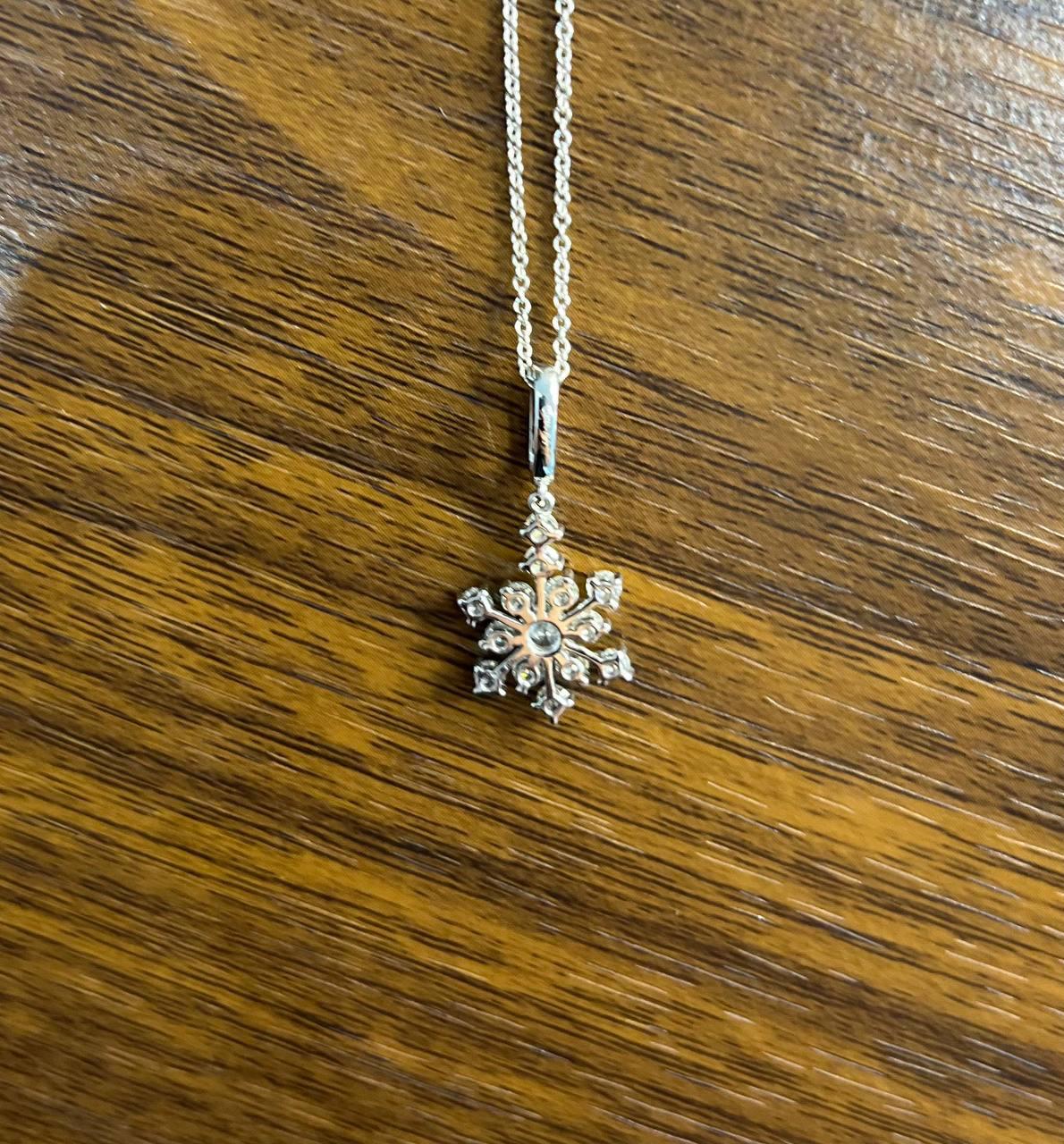 Diamond Snowflake Floral Flower Symbol Motif 14K White Gold Pendant Chain Neckla