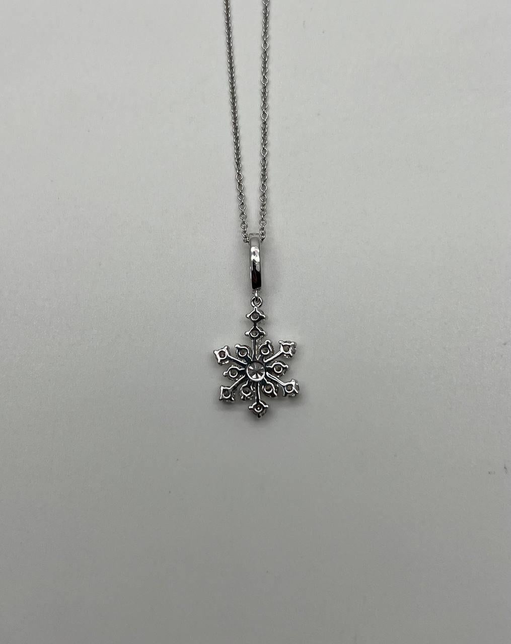 Diamond Snowflake Floral Flower Symbol Motif 14K White Gold Pendant Chain Neckla