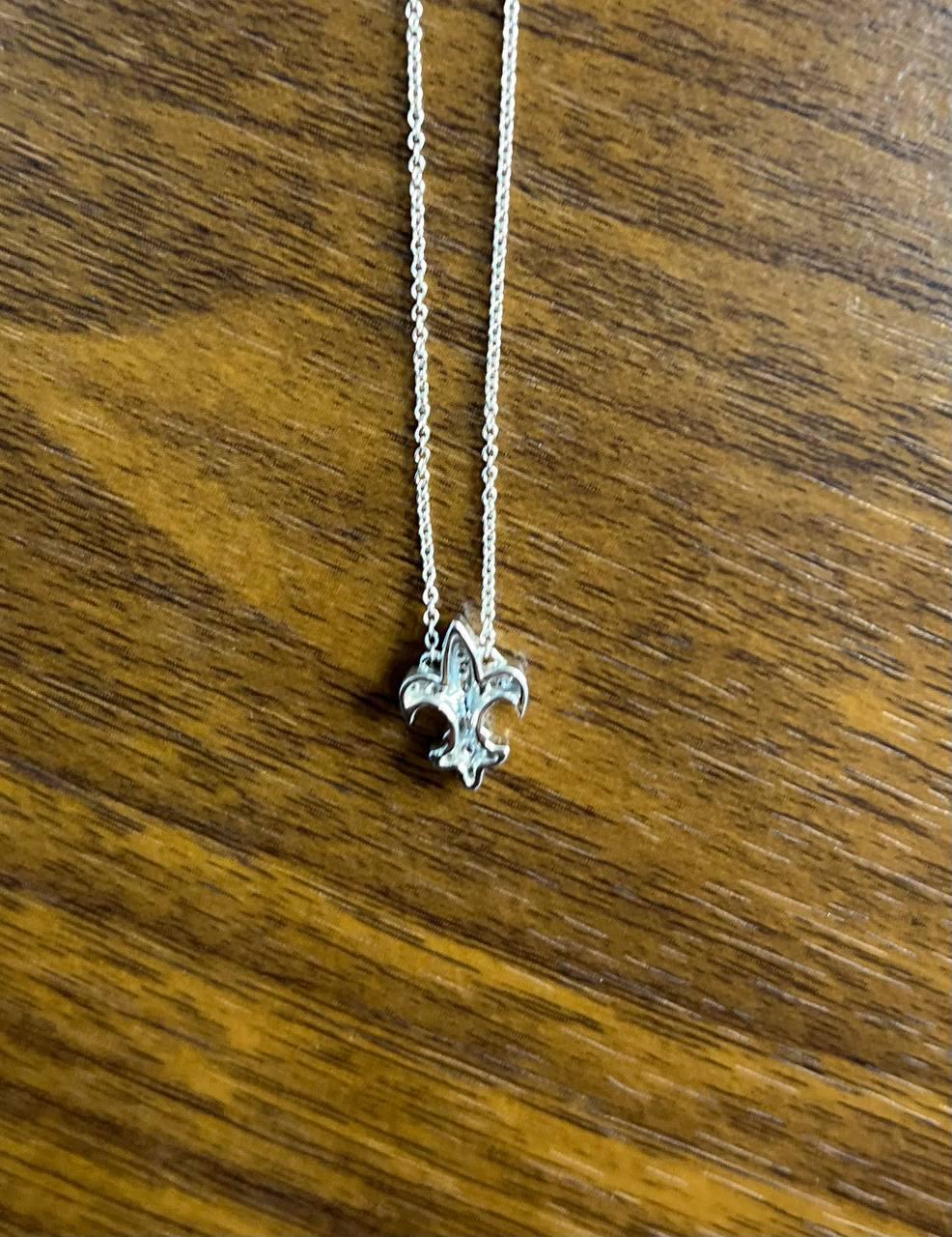 Fleur-de-lis Symbol Lily Floral Flower Diamond Motif White Gold Pendant Necklace