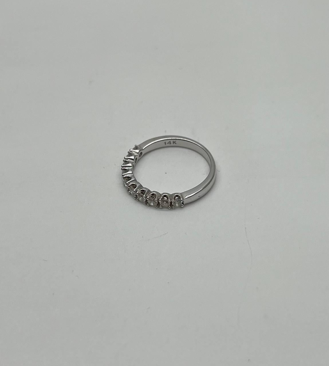 Classic Scallop Set Round Brilliant Diamond Line 14K White Gold Band Ring
