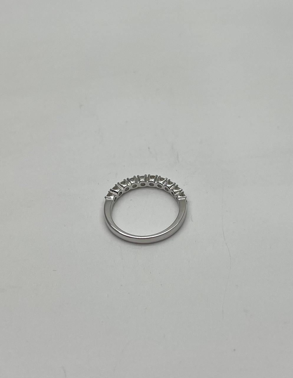 Classic Scallop Set Round Brilliant Diamond Line 14K White Gold Band Ring