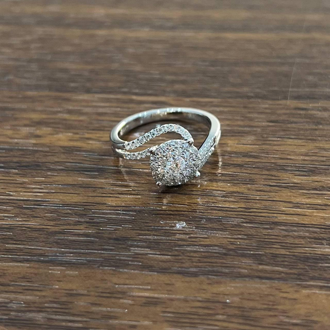 Diamonds Pave Set Round Cluster Halo 14K White Gold Statement Bypass Spiral Ring