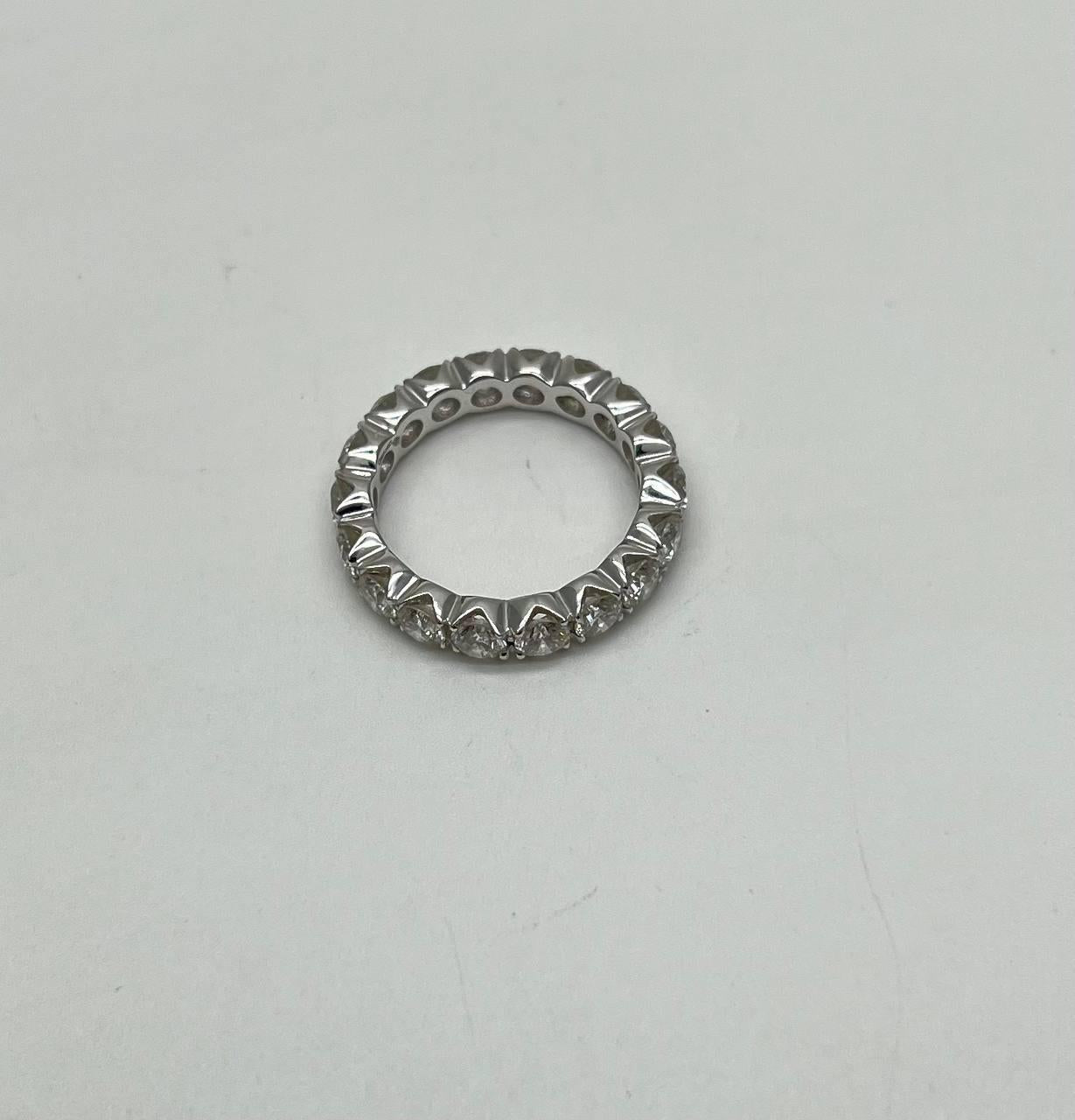 Classic Scallop Prong Set Eternity Round Brilliant Diamond White Gold Band Ring