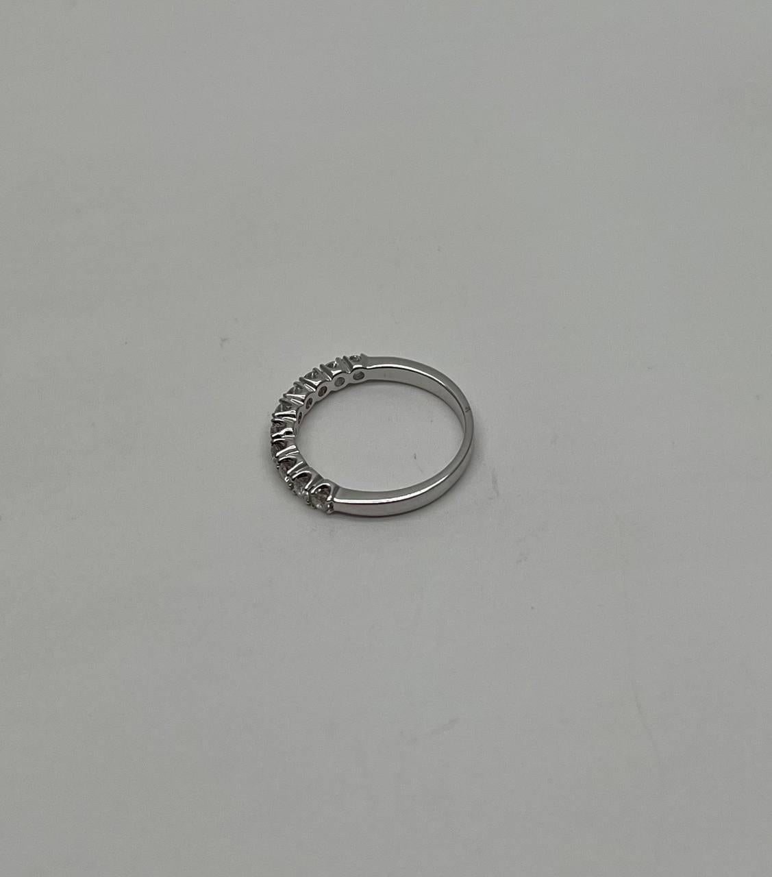 Classic Scallop Set Round Brilliant Diamond Line 14K White Gold Band Ring