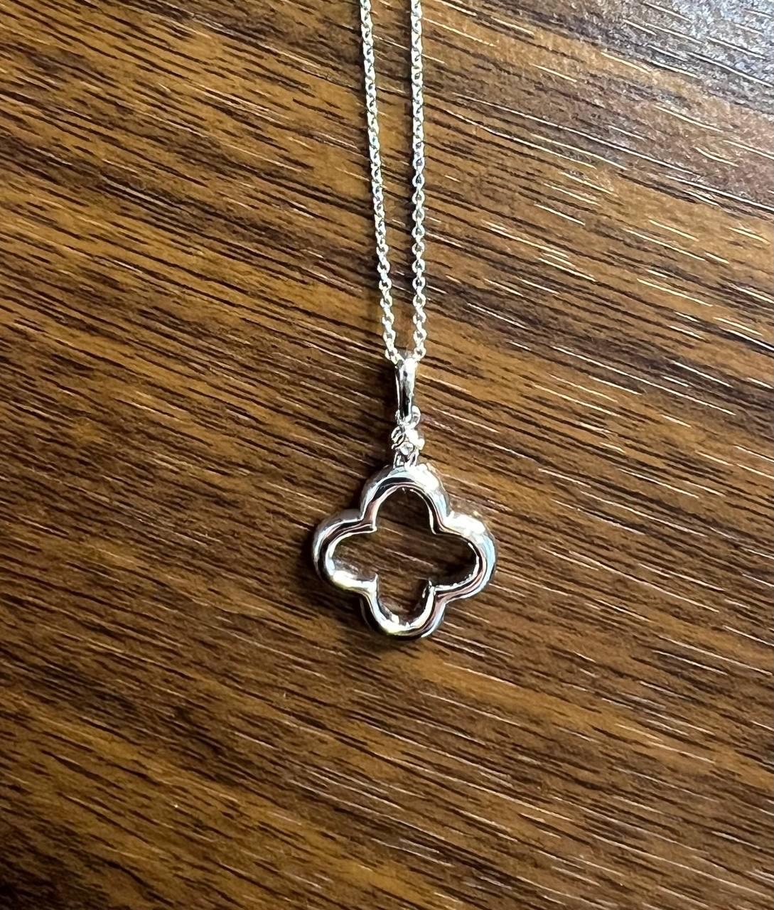 Quatrefoil Lucky Alhambra Clover Diamonds Halo Motif White Gold Pendant Necklace