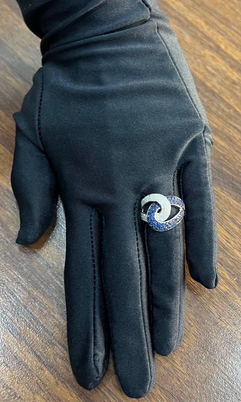 Intertwining Blue Sapphires Diamonds Interlocking Shapes White Gold Fashion Ring