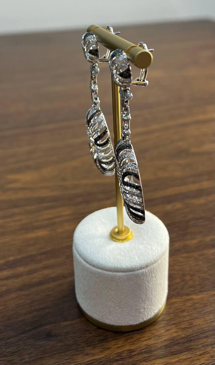 White & Black Brilliant Diamond Pave 18 Karat White Gold Statement Drop Earrings