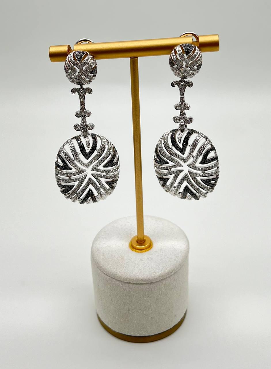 White & Black Brilliant Diamond Pave 18 Karat White Gold Statement Drop Earrings