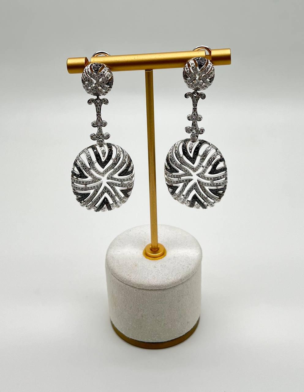 White & Black Brilliant Diamond Pave 18 Karat White Gold Statement Drop Earrings