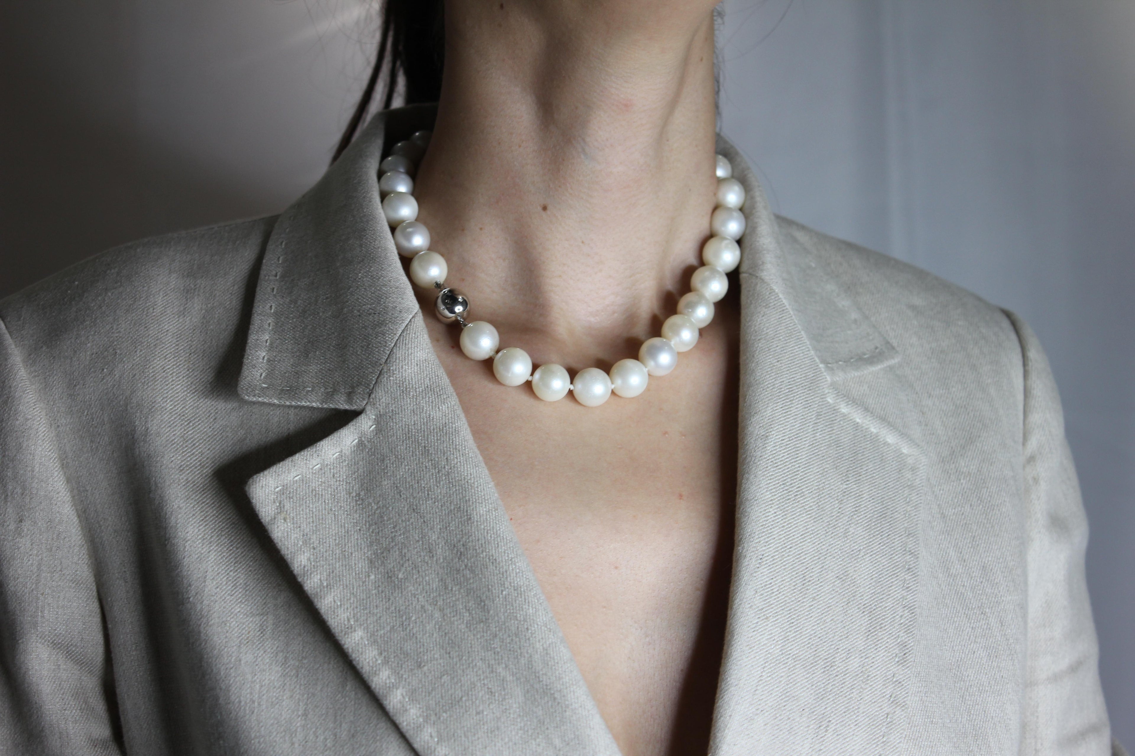 Classic Round South Sea White Pearl Short Bead 18K White Gold Diamond Necklace