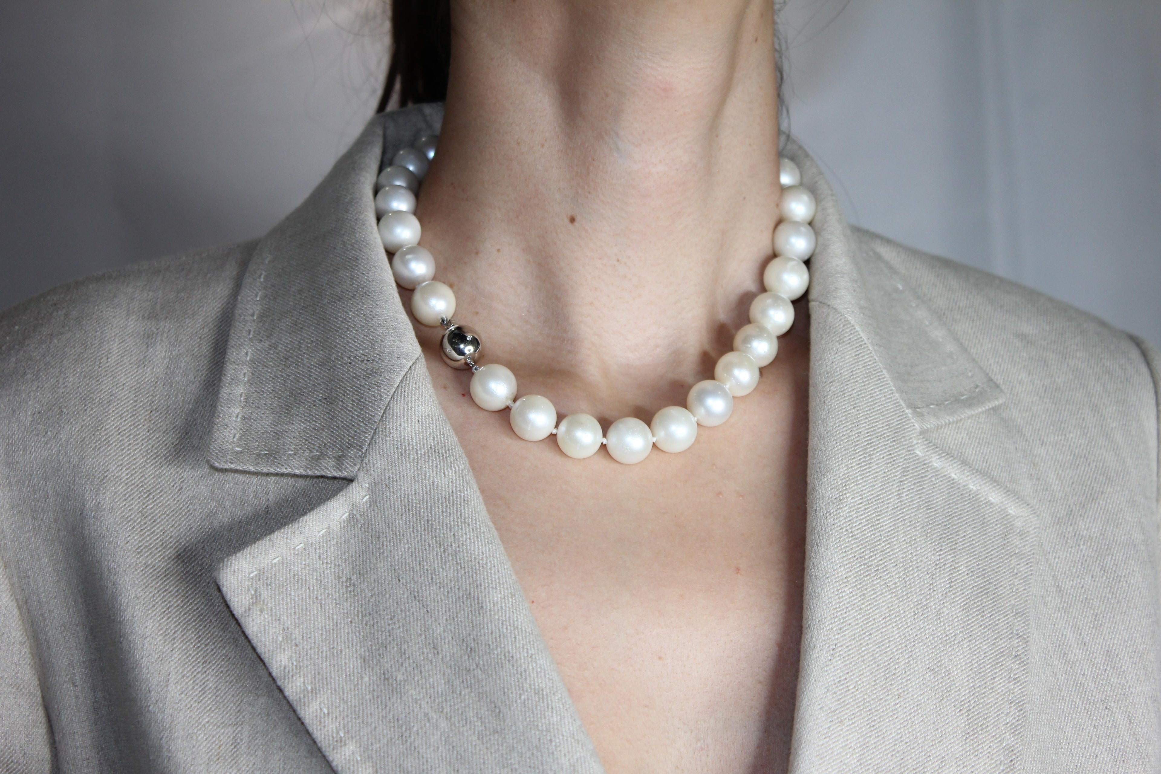 Classic Round South Sea White Pearl Short Bead 18K White Gold Diamond Necklace