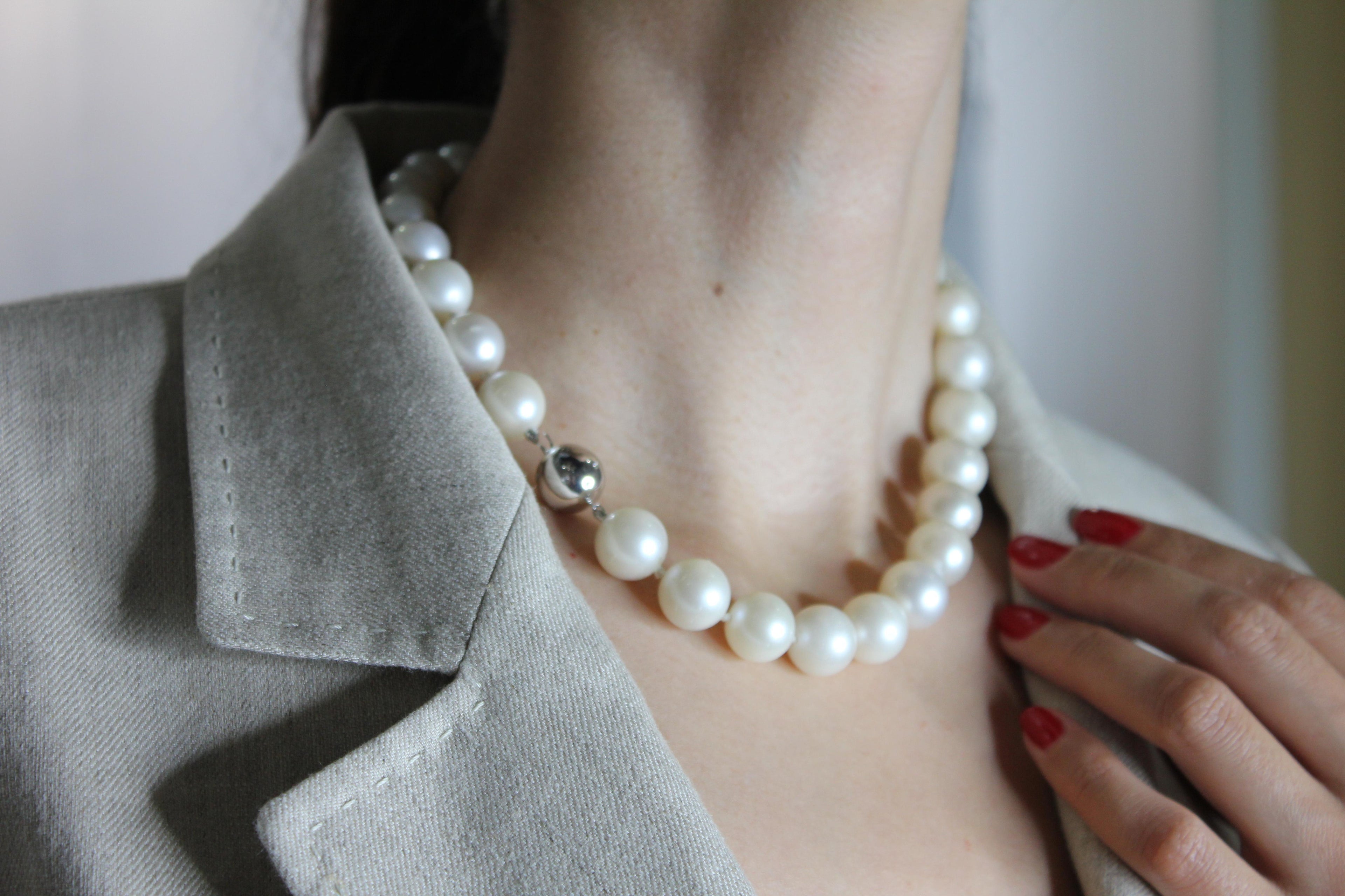 Classic Round South Sea White Pearl Short Bead 18K White Gold Diamond Necklace