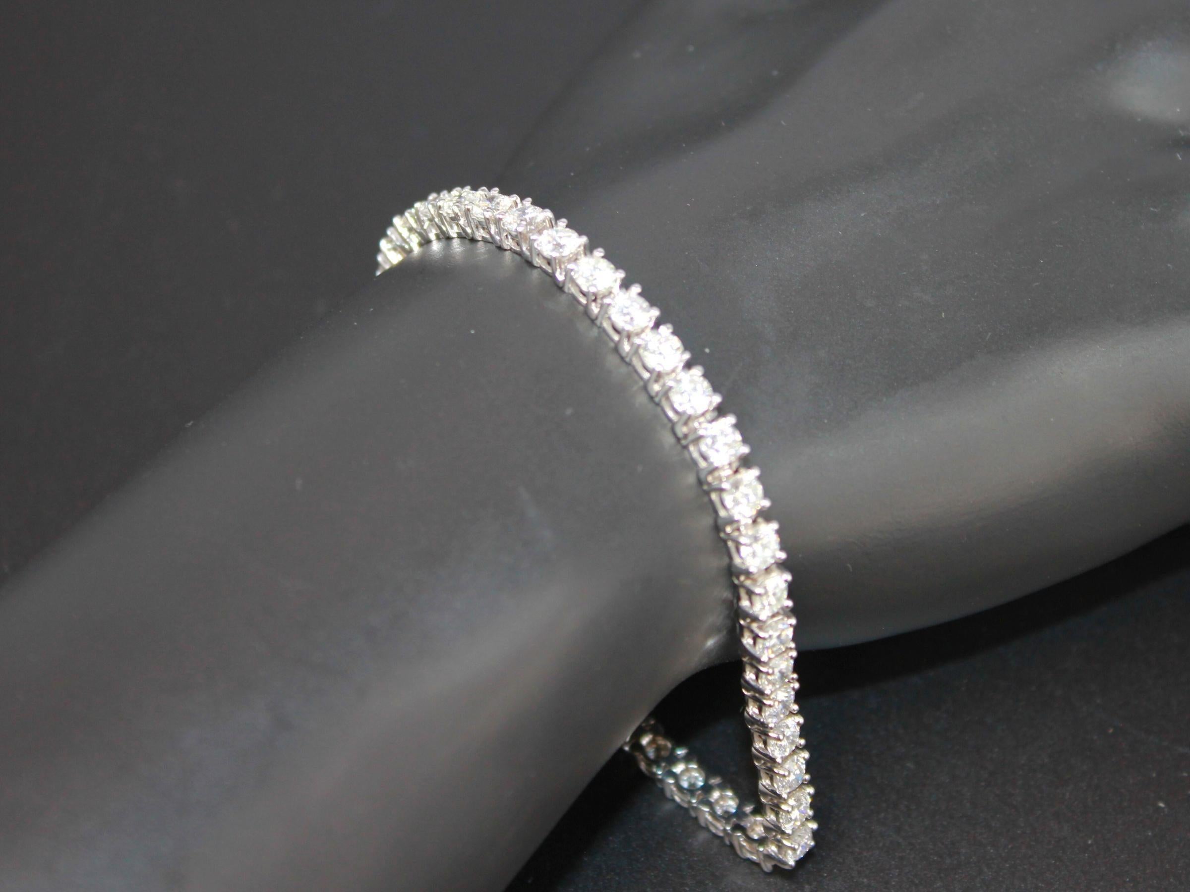 Diamond 7.5 Carat Tennis Line Classic Fashion 14 Karat White Gold Bracelet