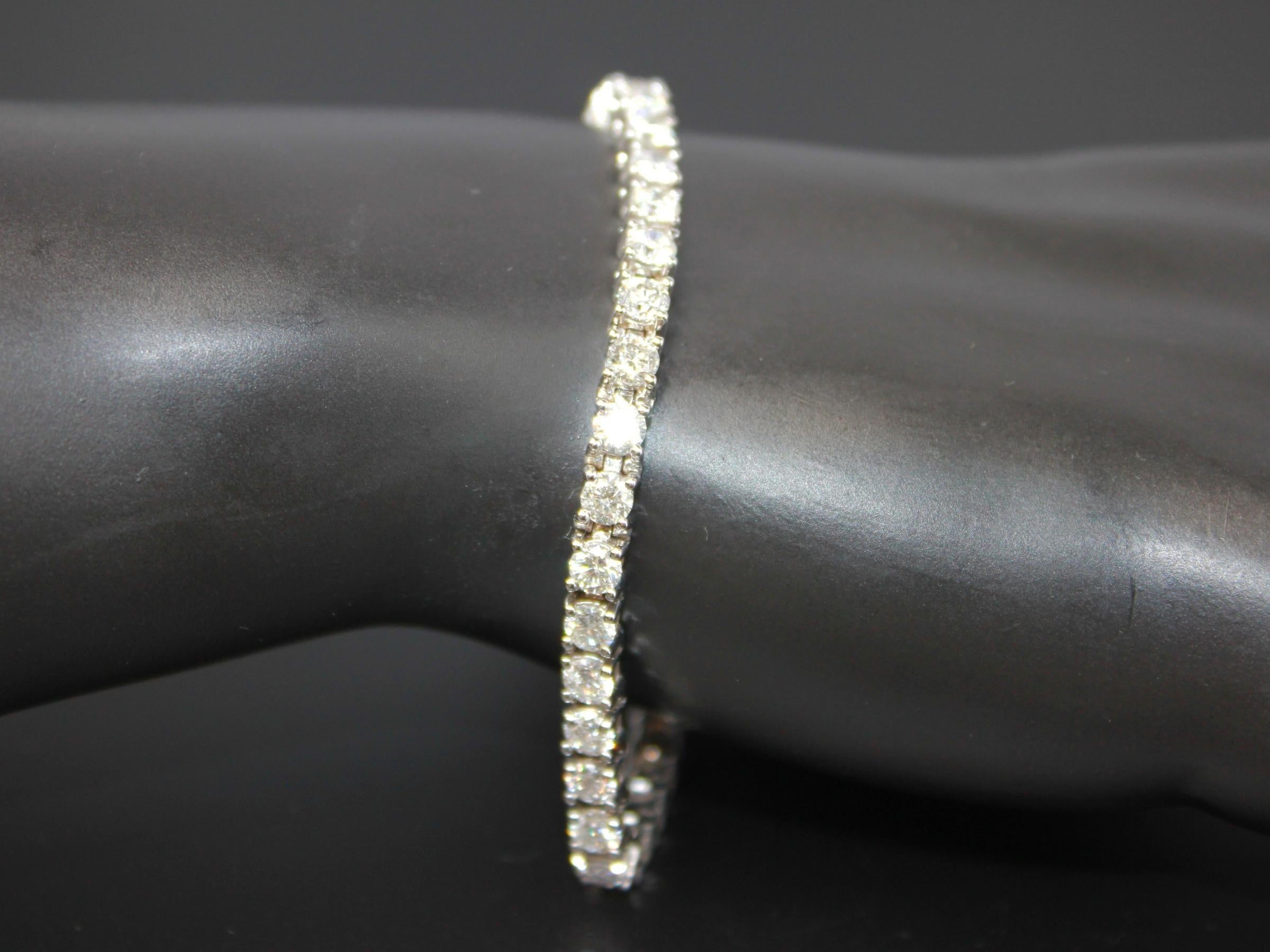 Diamond 7.5 Carat Tennis Line Classic Fashion 14 Karat White Gold Bracelet