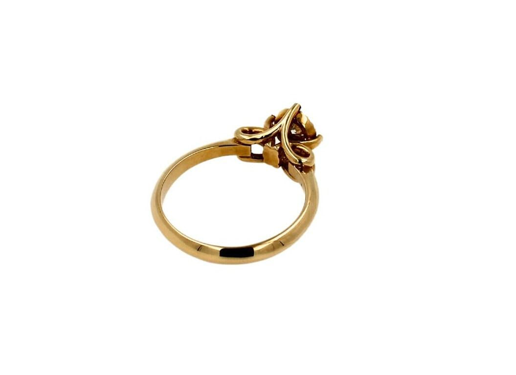 diamond round brilliant cut silvery grey solitaire 18 karat yellow gold vintage