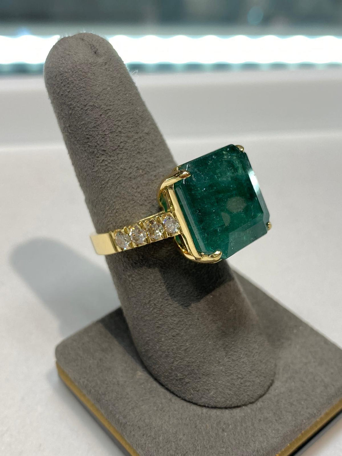 Emerald Diamond Cocktail Statement Large Unique Luxury 18 Karat Yellow Gold Ring