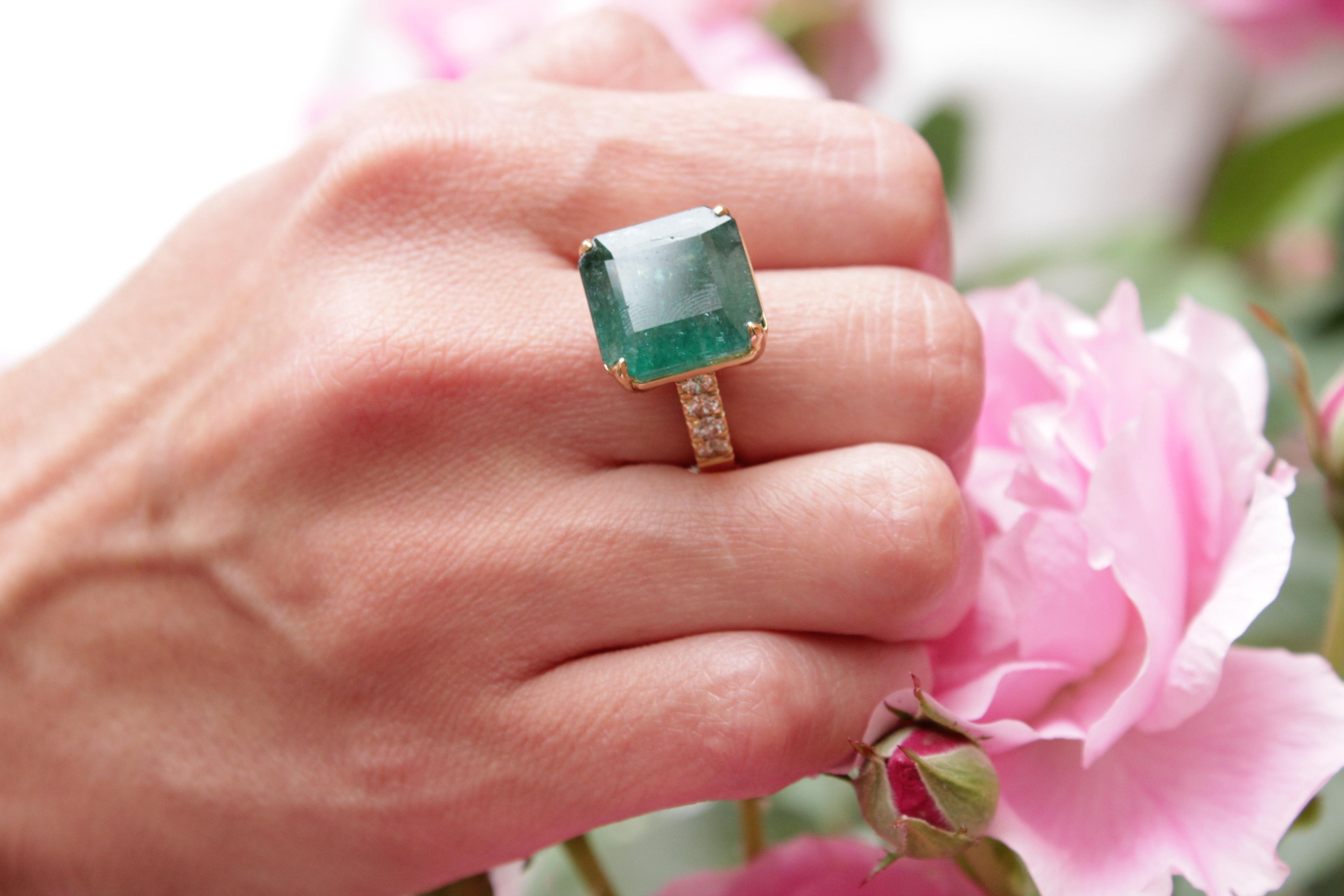 Emerald Diamond Cocktail Statement Large Unique Luxury 18 Karat Yellow Gold Ring