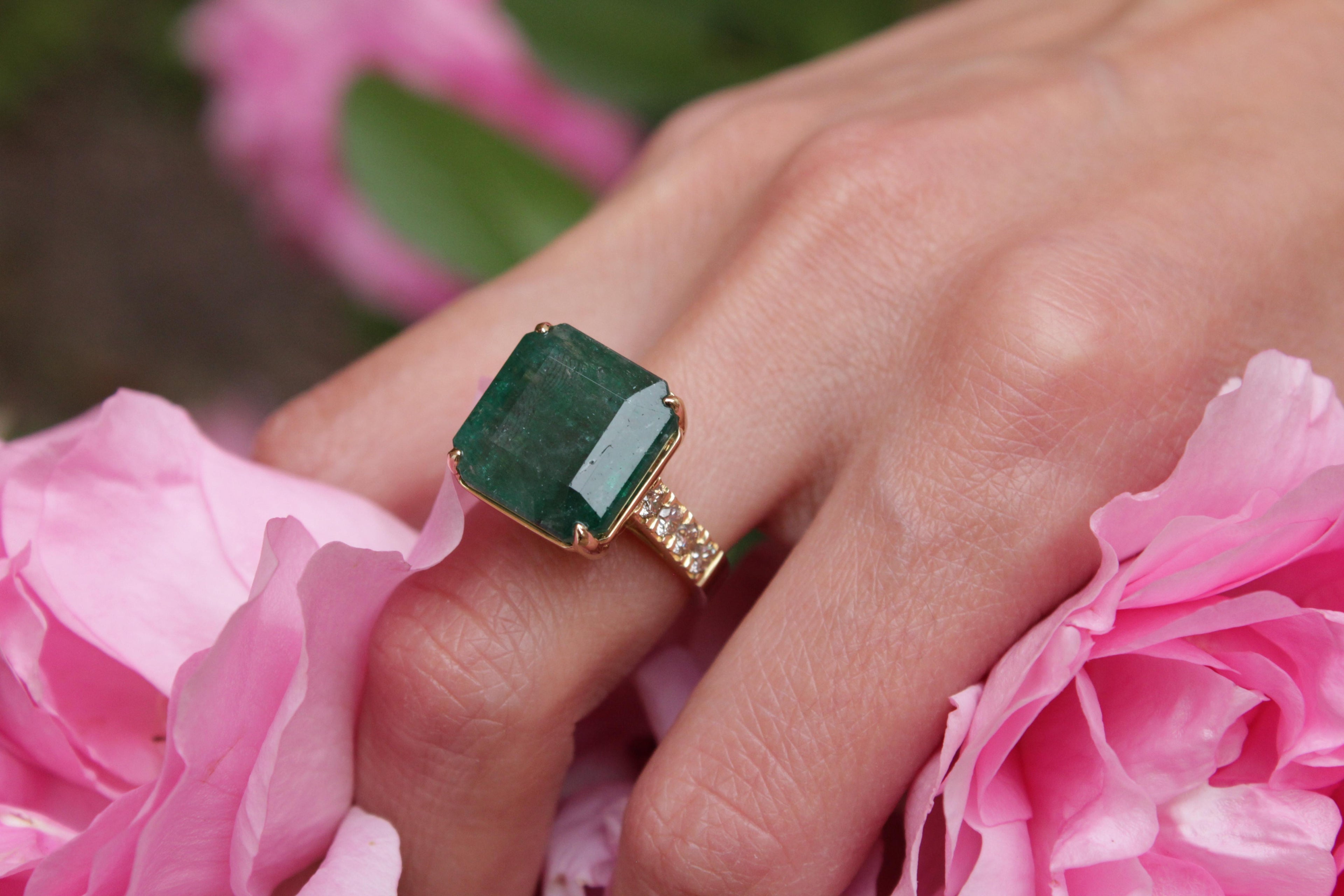 Emerald Diamond Cocktail Statement Large Unique Luxury 18 Karat Yellow Gold Ring