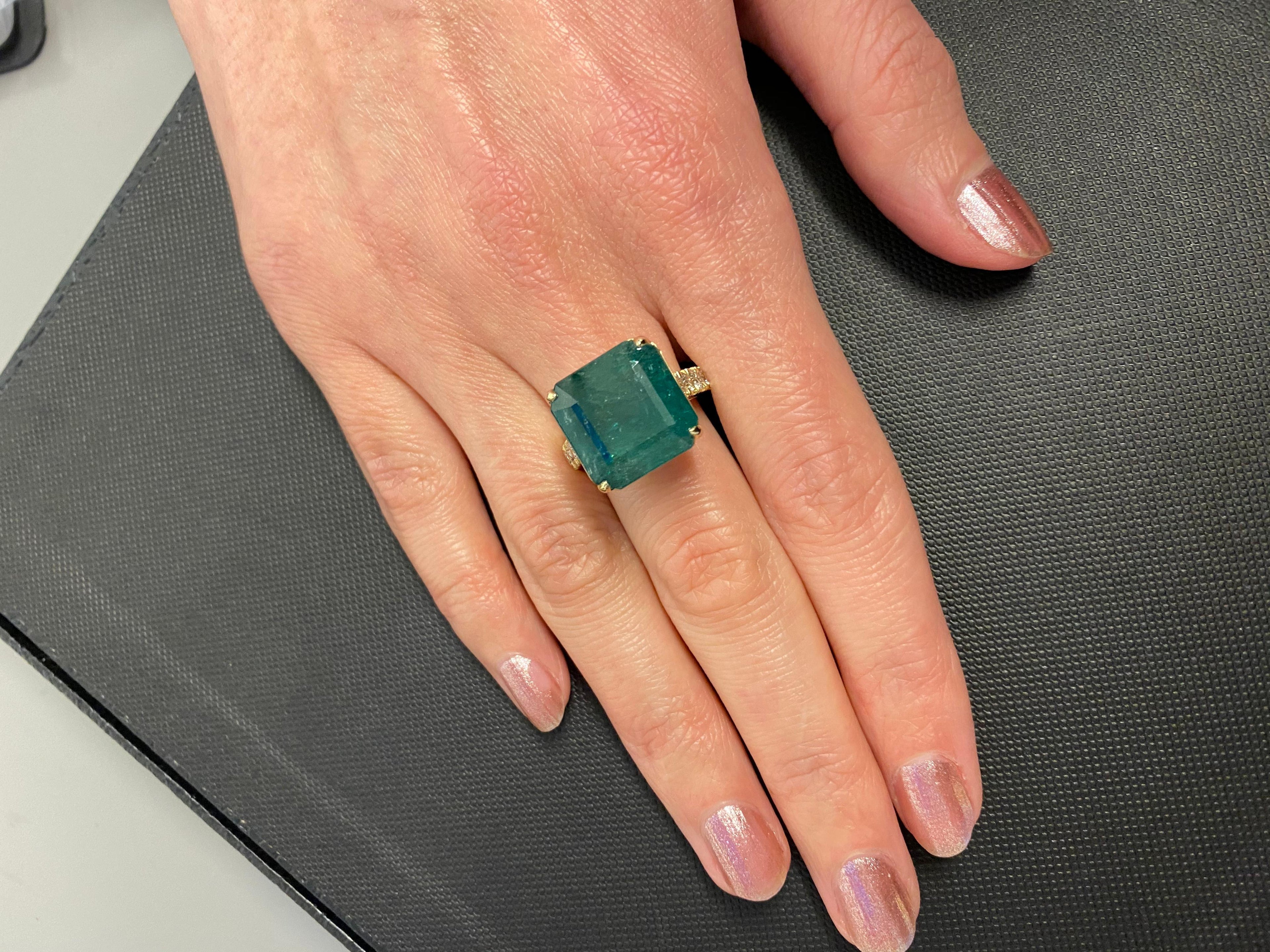Emerald Diamond Cocktail Statement Large Unique Luxury 18 Karat Yellow Gold Ring