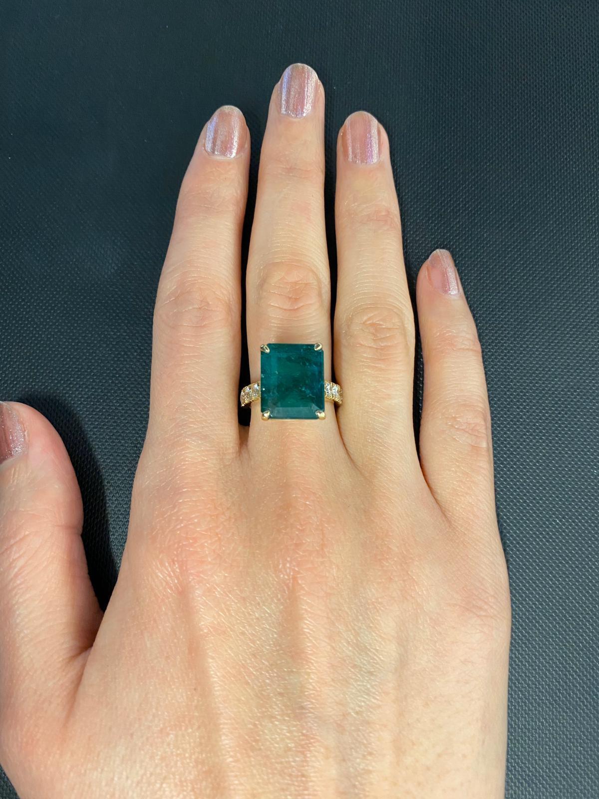 Emerald Diamond Cocktail Statement Vintage Style Luxury Yellow Gold Large Ring