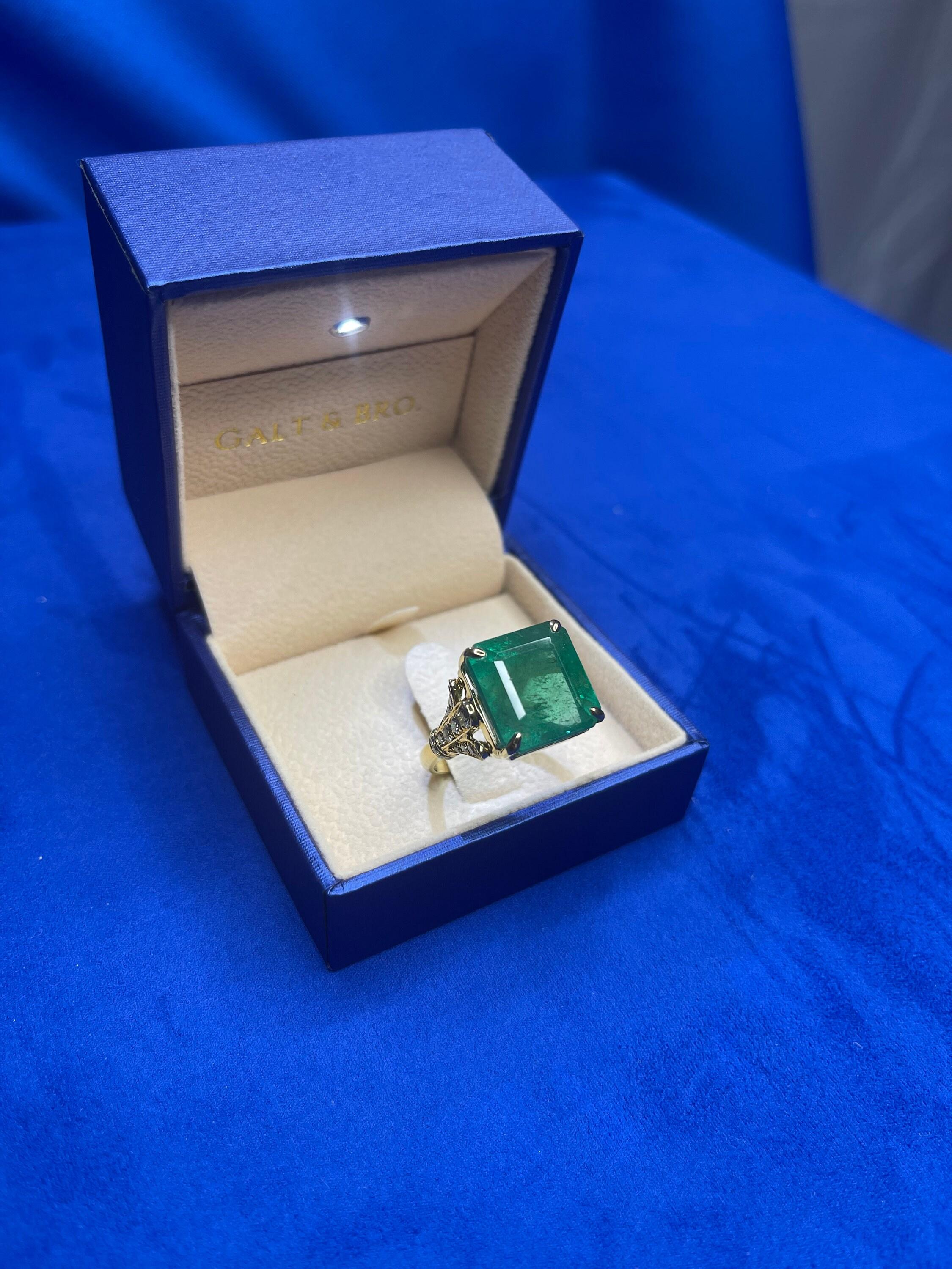 Fancy Vivid Green Emerald Shape Square Step Cut Emerald Diamond Cocktail Stateme