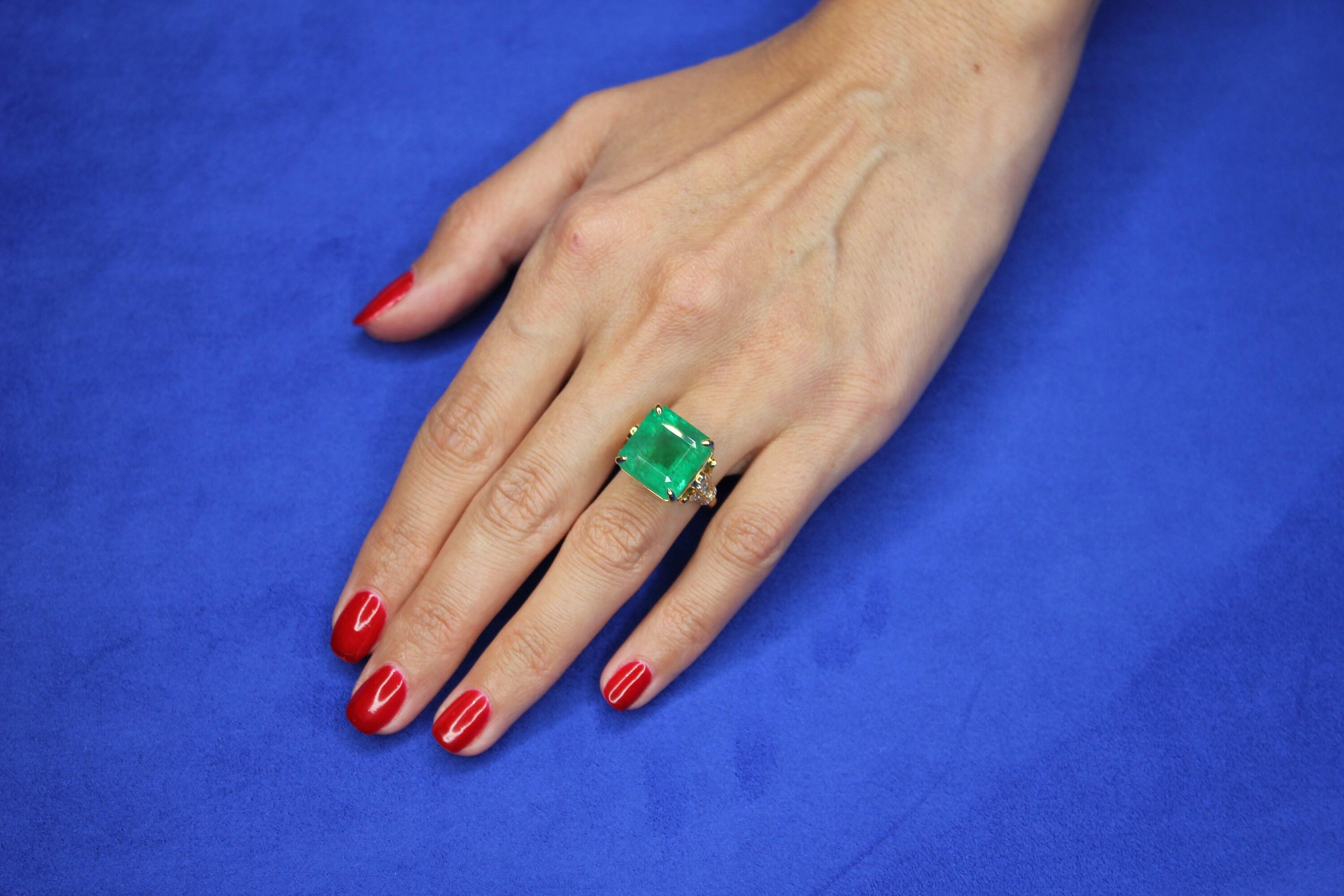 Fancy Vivid Green Emerald Shape Square Step Cut Emerald Diamond Cocktail Stateme