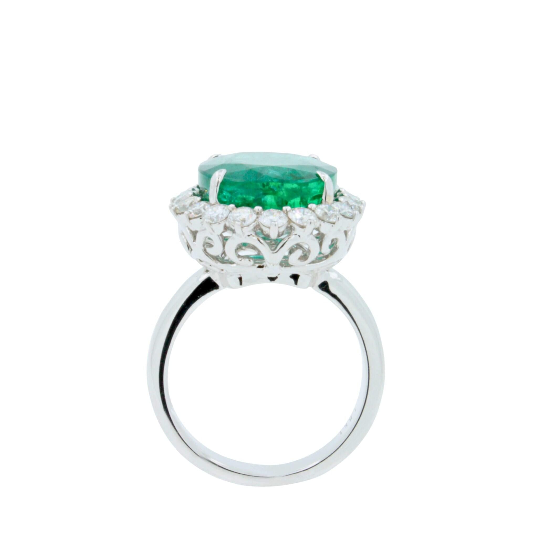 Oval Shape Brilliant Cut Vivid Green Emerald Diamond Sun Ray Halo Set Unique Lux