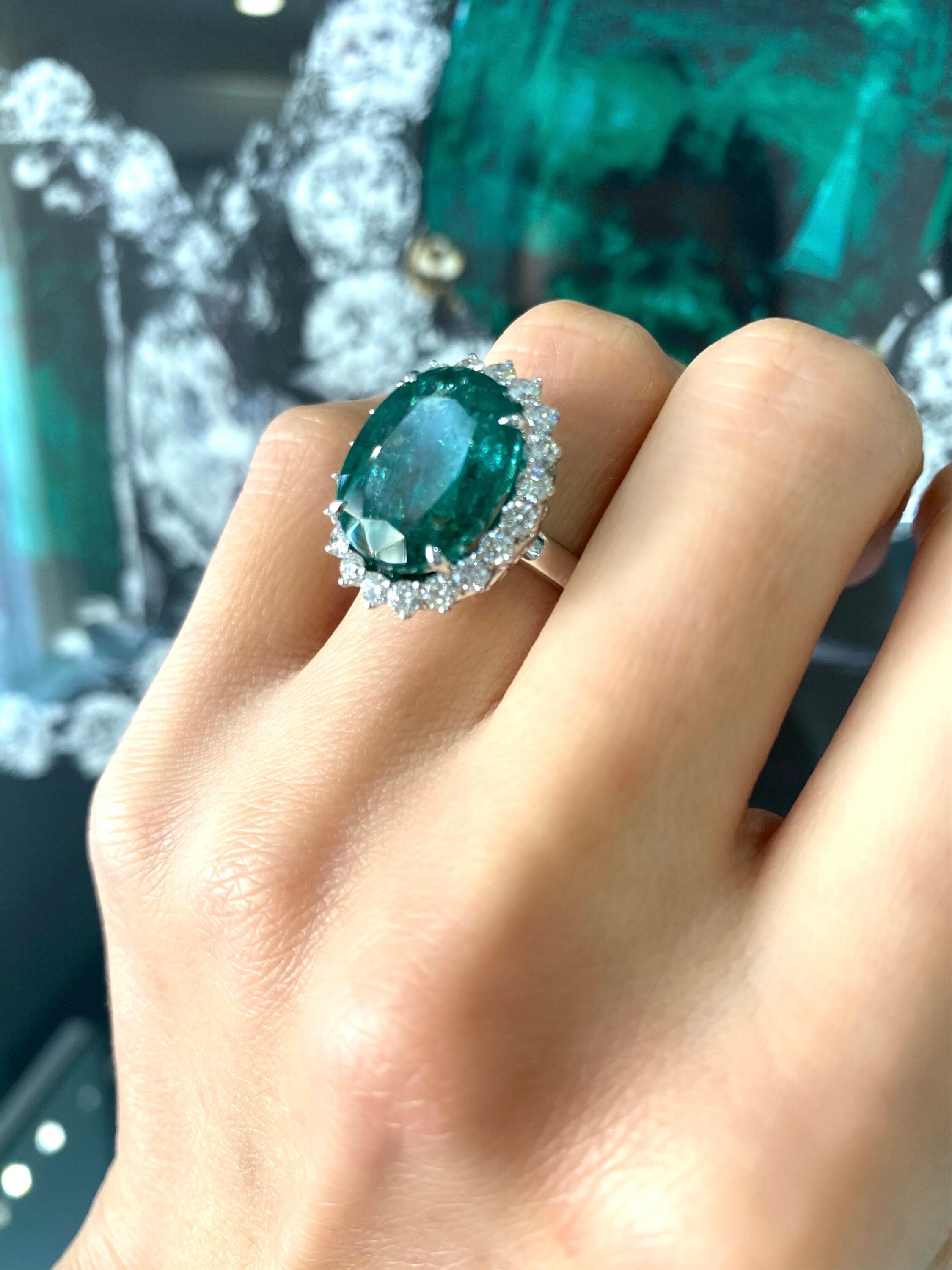 Oval Shape Brilliant Cut Vivid Green Emerald Diamond Sun Ray Halo Set Unique Lux