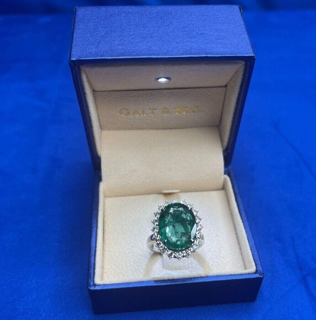 Oval Shape Brilliant Cut Vivid Green Emerald Diamond Sun Ray Halo Set Unique Lux