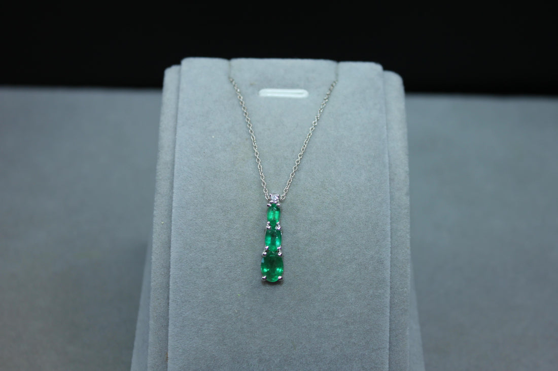 Oval Shape Drop Shape Emerald Diamond 18 Karat White Gold Chain Pendant Necklace