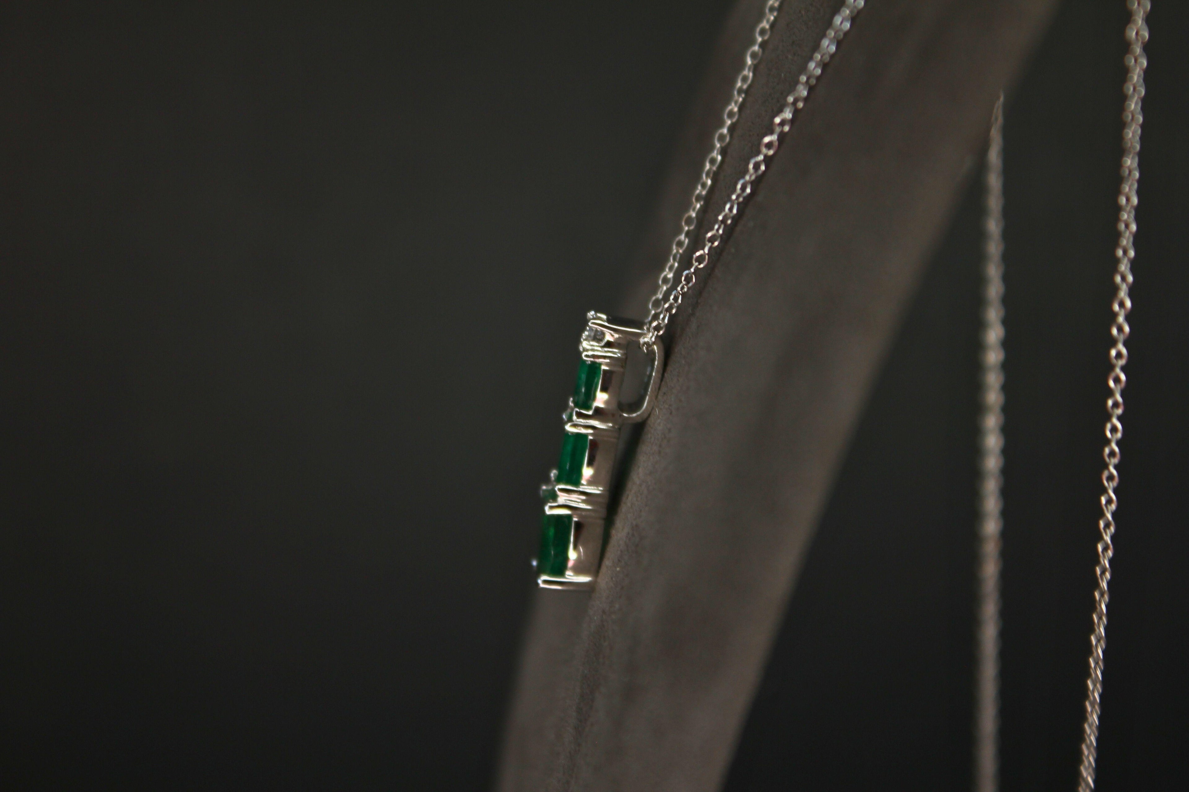 Oval Shape Drop Shape Emerald Diamond 18 Karat White Gold Chain Pendant Necklace