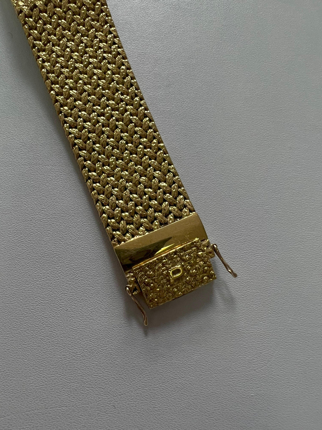 Piaget Black Diamond Dial 18 Karat Yellow Gold Mesh Design Vintage Estate Watch