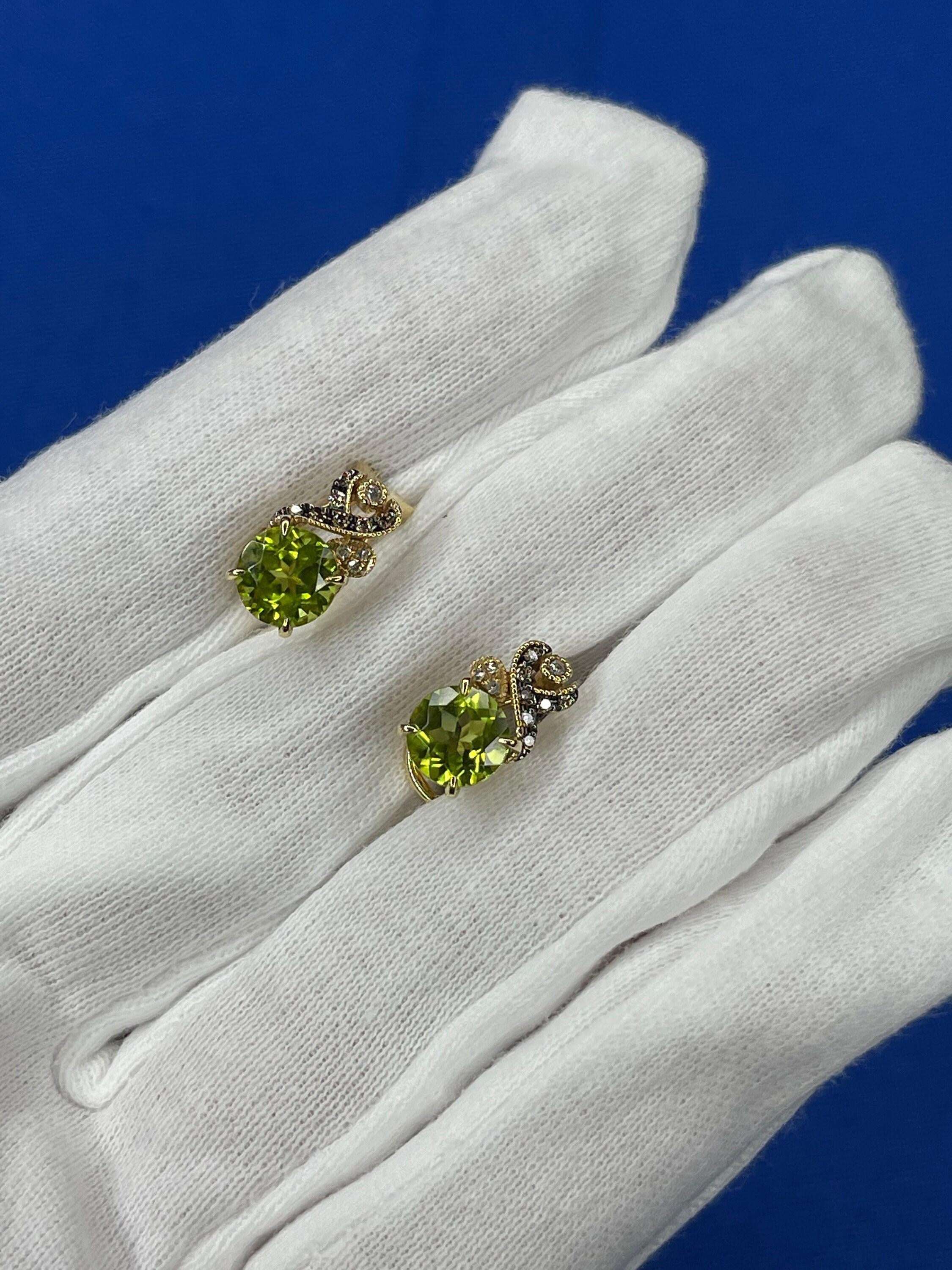 Round Brilliant Cut Jungle Forest Green Peridot Champagne White Diamond Channel