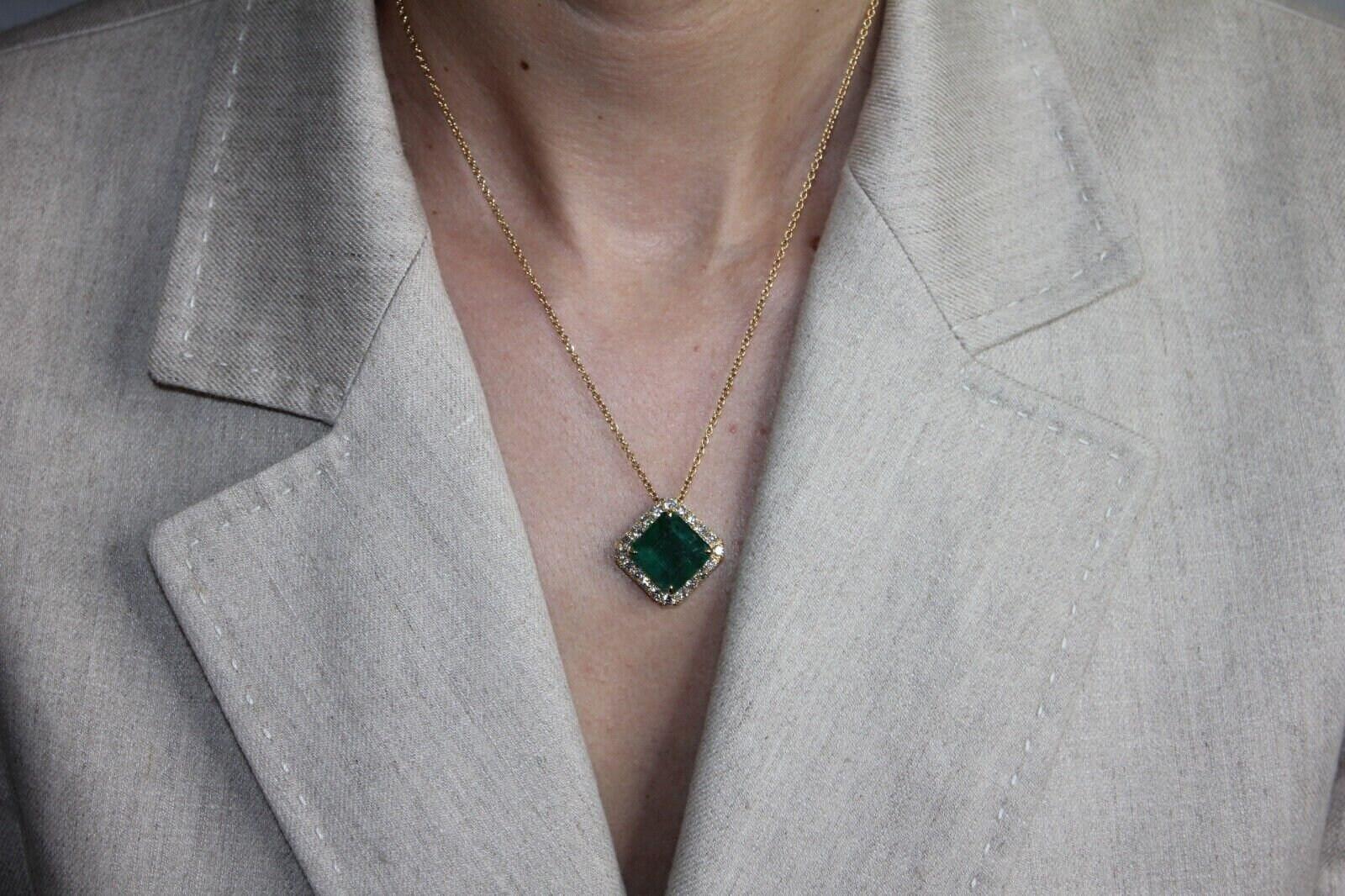 Square Emerald Cut Fancy Vivid Green Emerald Diamond Halo 18 Karat Yellow Gold A