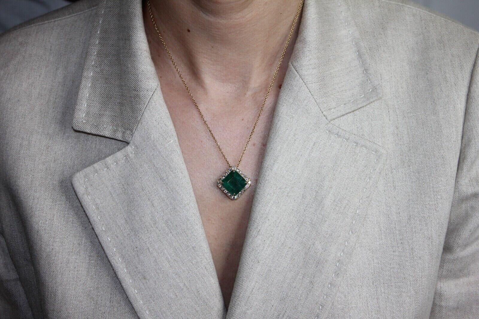 Square Emerald Cut Fancy Vivid Green Emerald Diamond Halo 18 Karat Yellow Gold A