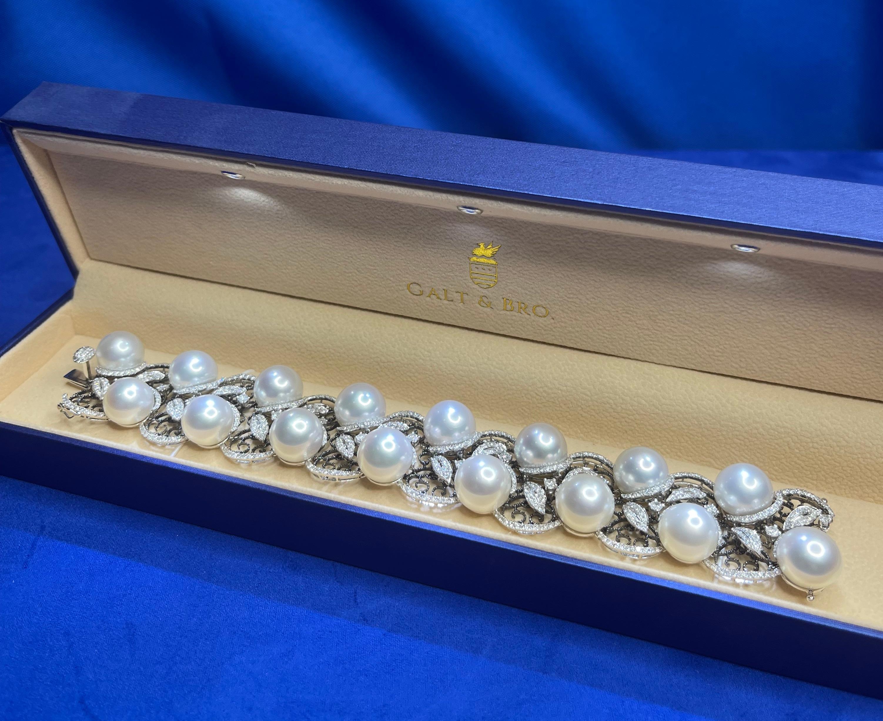 White South Sea Pearl Diamond 18 Karat White Gold Statement Chunky Bracelet