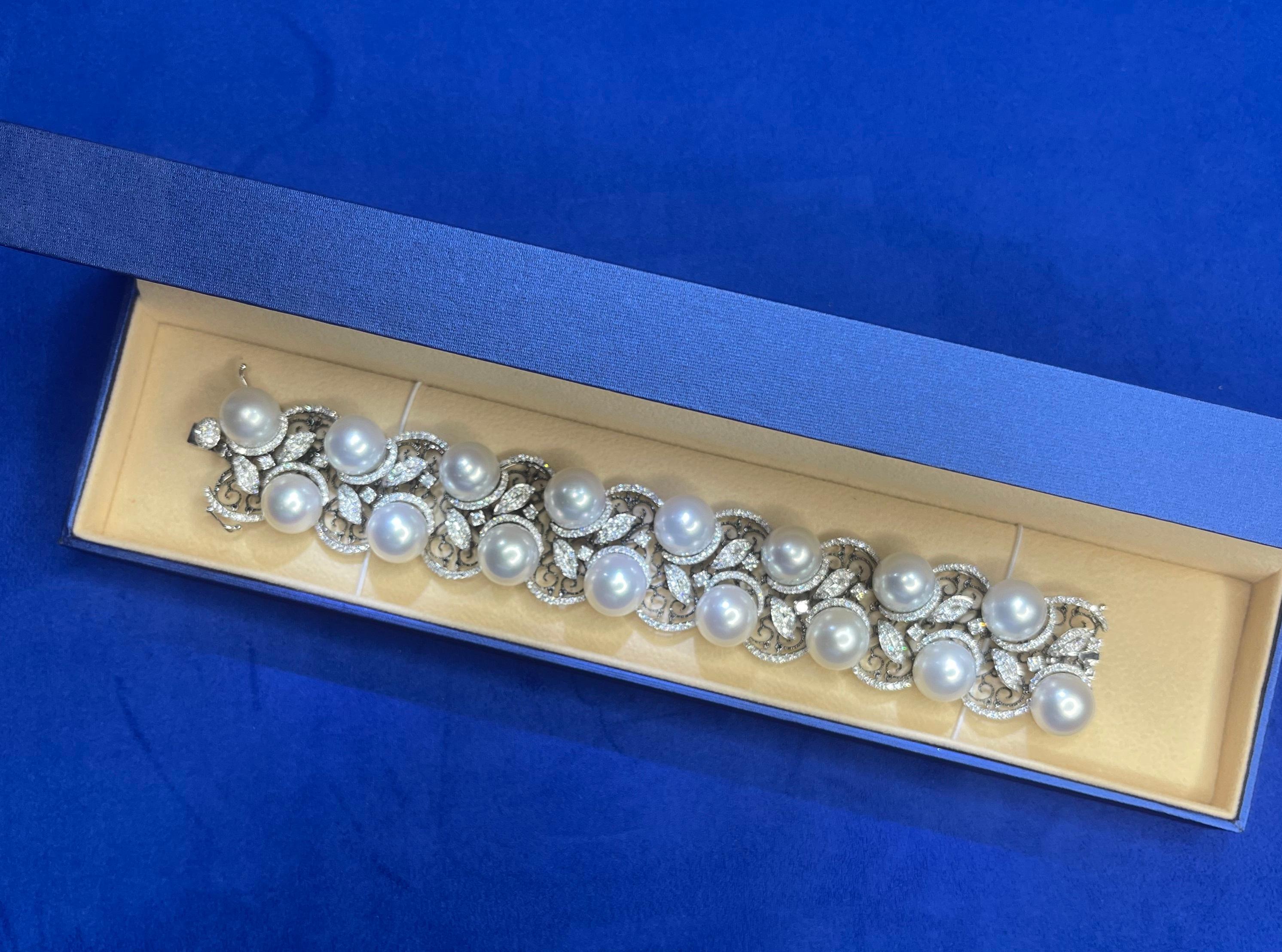 White South Sea Pearl Diamond 18 Karat White Gold Statement Chunky Bracelet