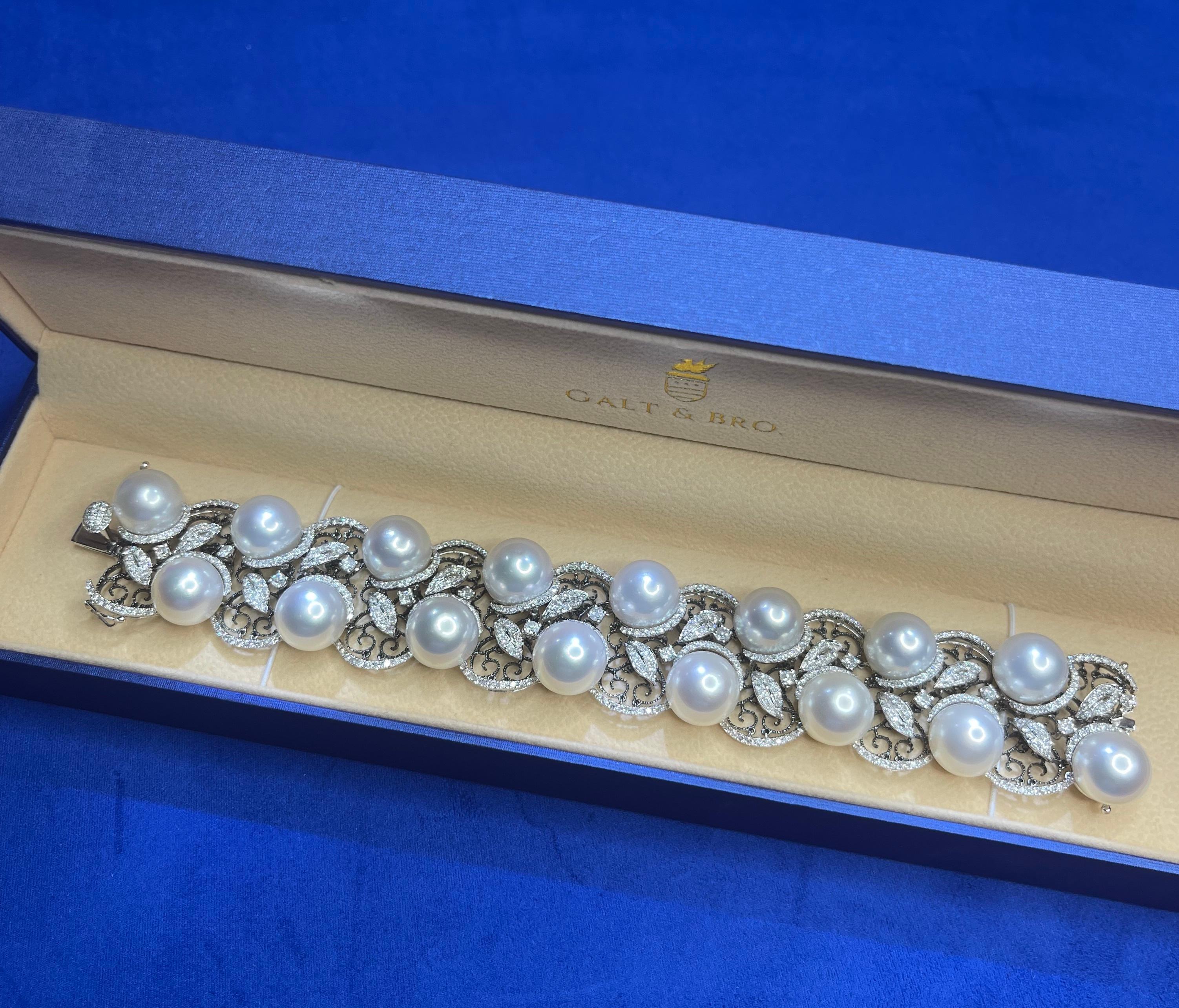 White South Sea Pearl Diamond 18 Karat White Gold Statement Chunky Bracelet