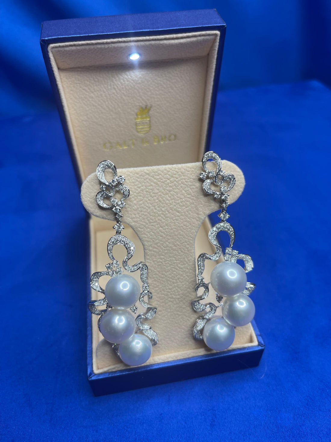 White South Sea Pearl Diamond 18 Karat White Gold Statement Chunky Earrings