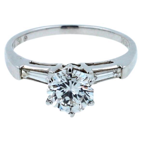 1.00 Carat Round Shape Brilliant Cut Diamond 18k White Gold Baguette Sides Ring