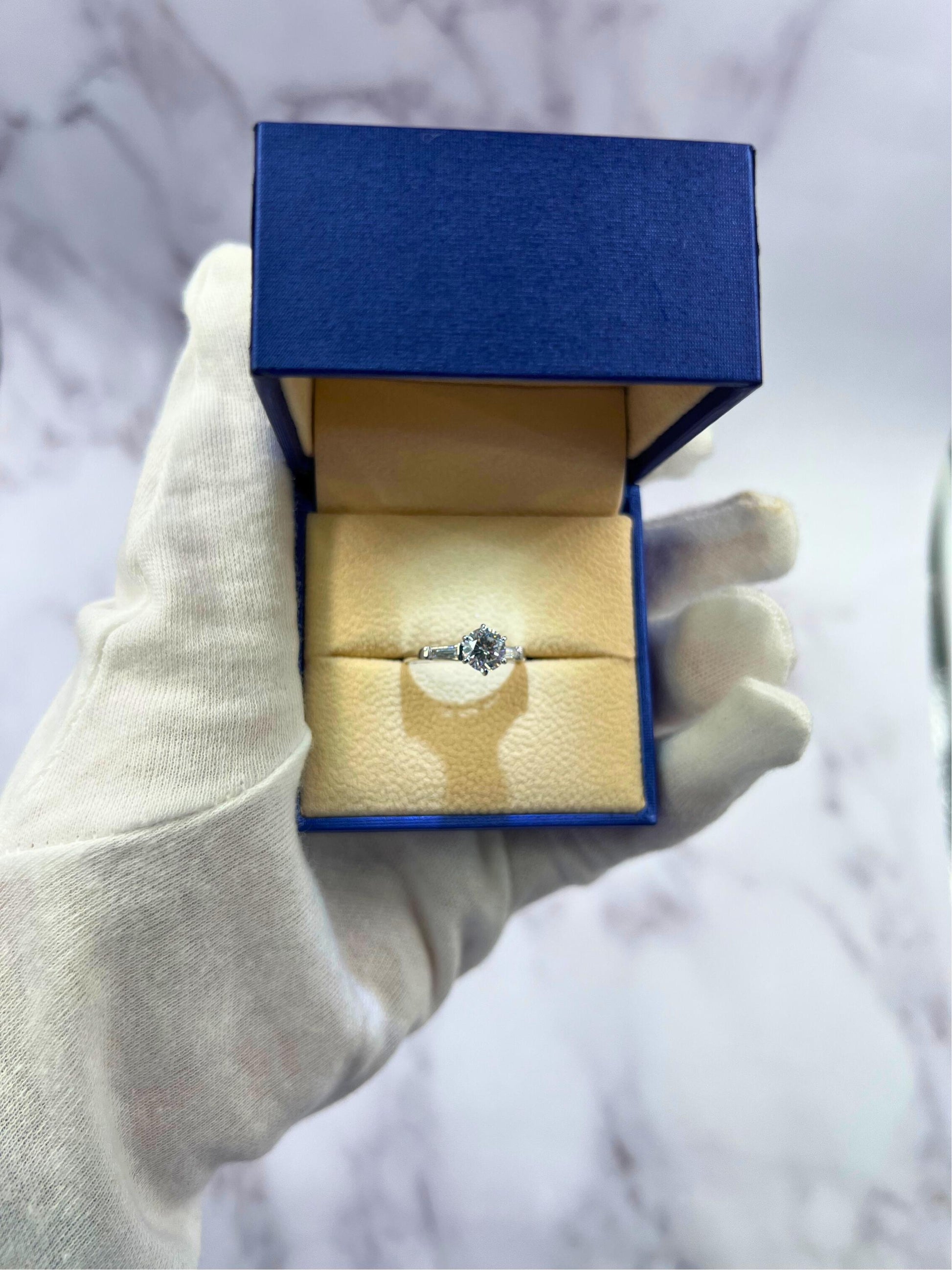 1.00 Carat Round Shape Brilliant Cut Diamond 18k White Gold Baguette Sides Ring