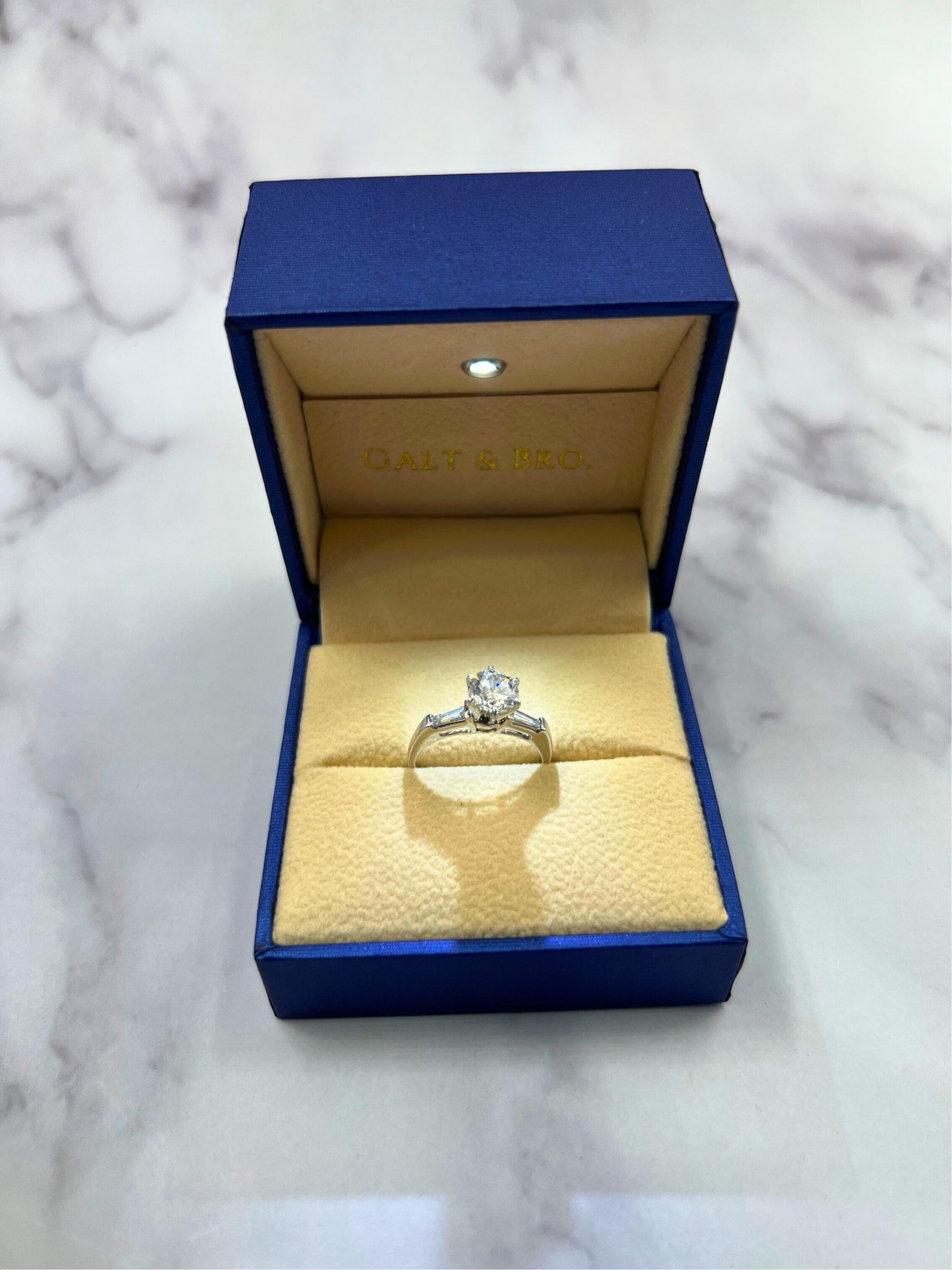1.00 Carat Round Shape Brilliant Cut Diamond 18k White Gold Baguette Sides Ring