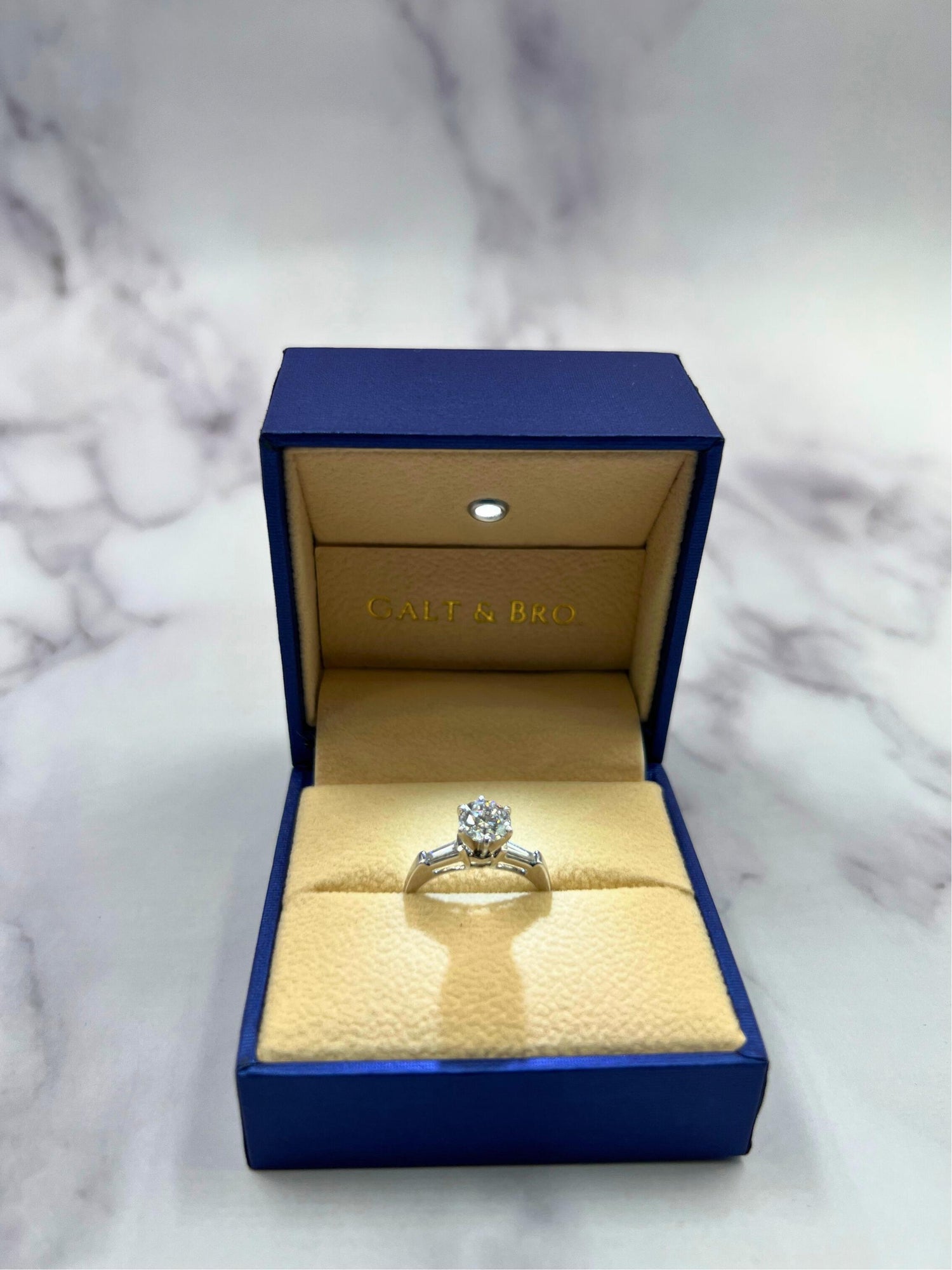 1.00 Carat Round Shape Brilliant Cut Diamond 18k White Gold Baguette Sides Ring