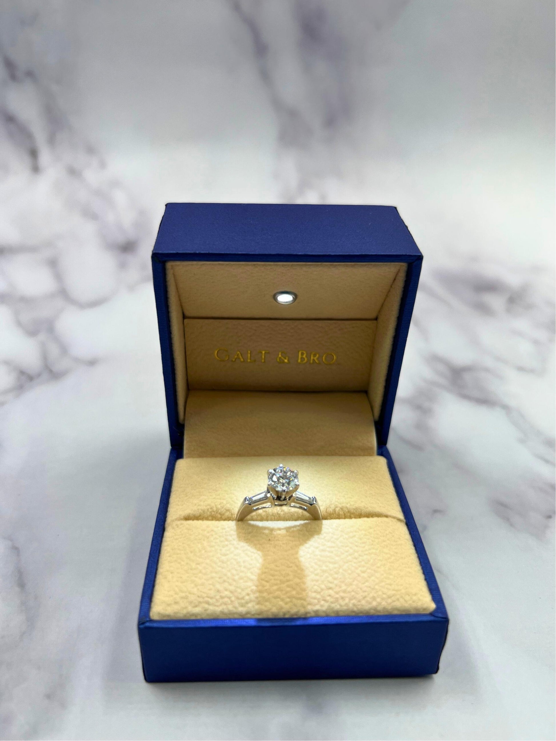 1.00 Carat Round Shape Brilliant Cut Diamond 18k White Gold Baguette Sides Ring